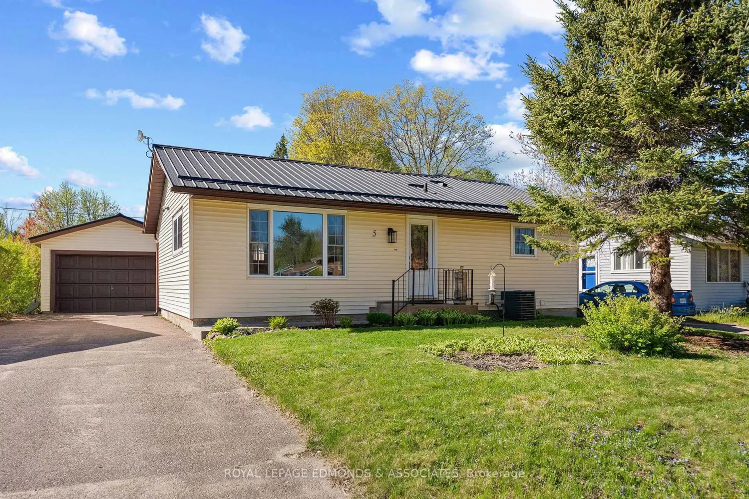 5 Lasalle Drive photo 2