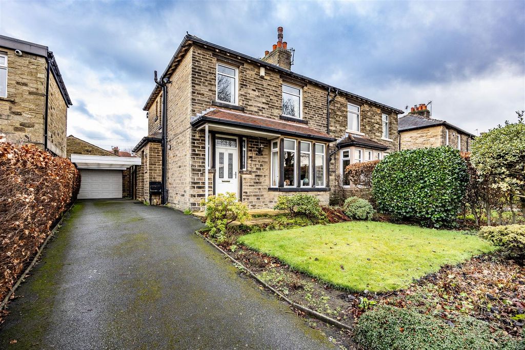3 bed semi-detached house for saleHammerstones Road, Elland HX5