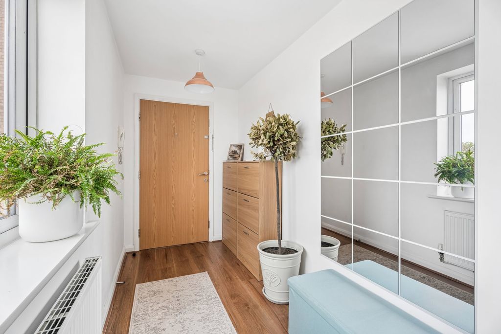 Additional image 5 of 2 bed flat for saleHolly Acre, Dunstable LU5