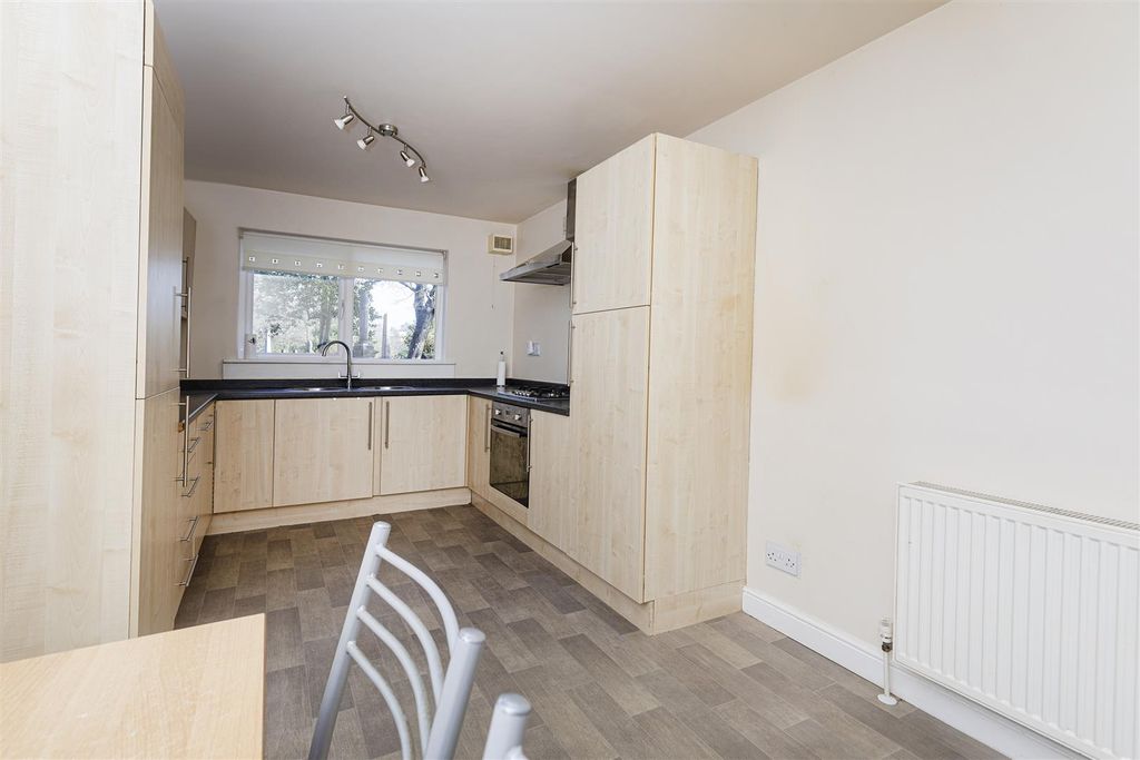 Additional image 10 of 2 bed flat for saleLaund Road, Salendine Nook, Huddersfield HD3
