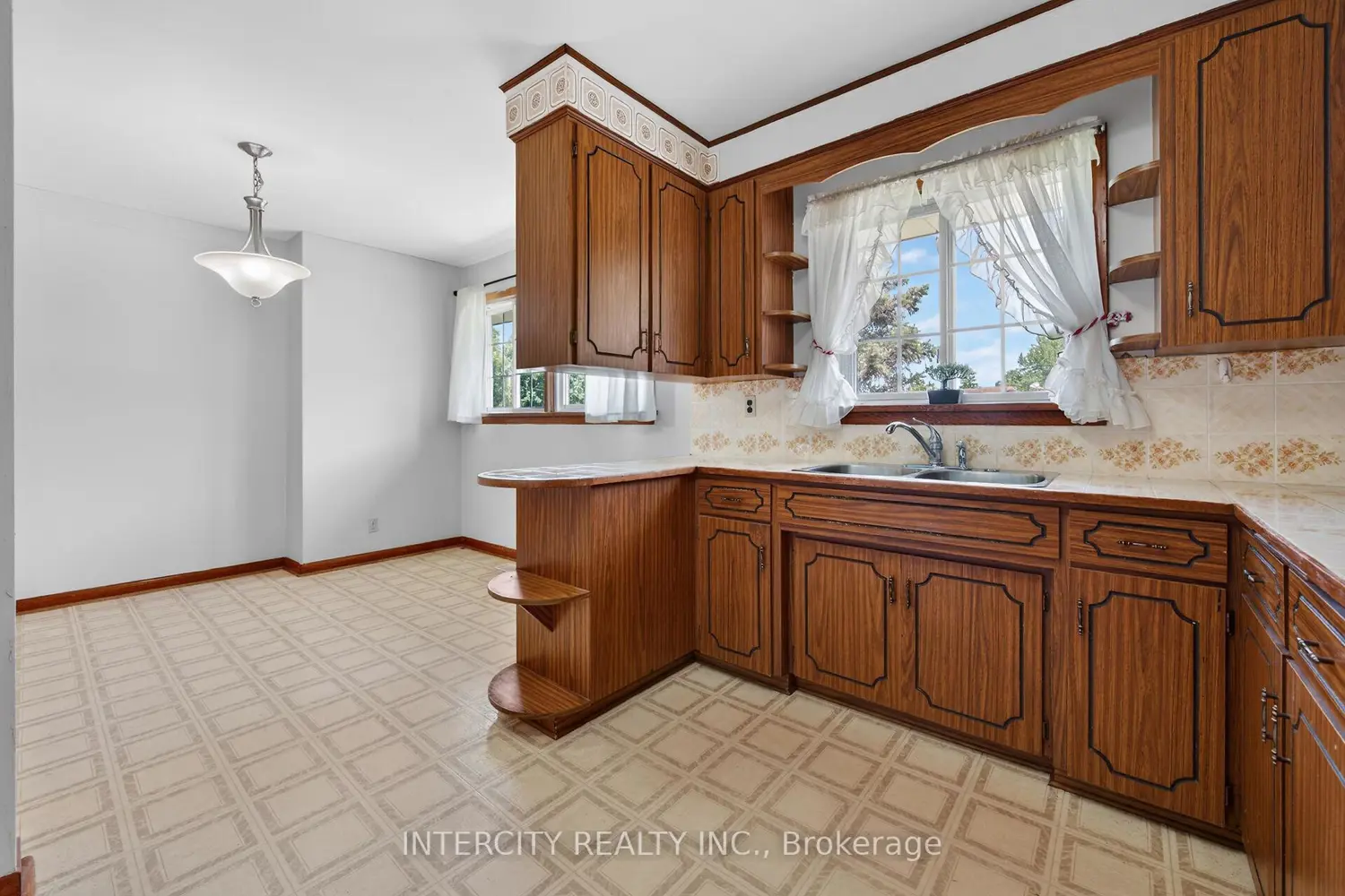 Additional image 5 of 8735 Howe Crescent