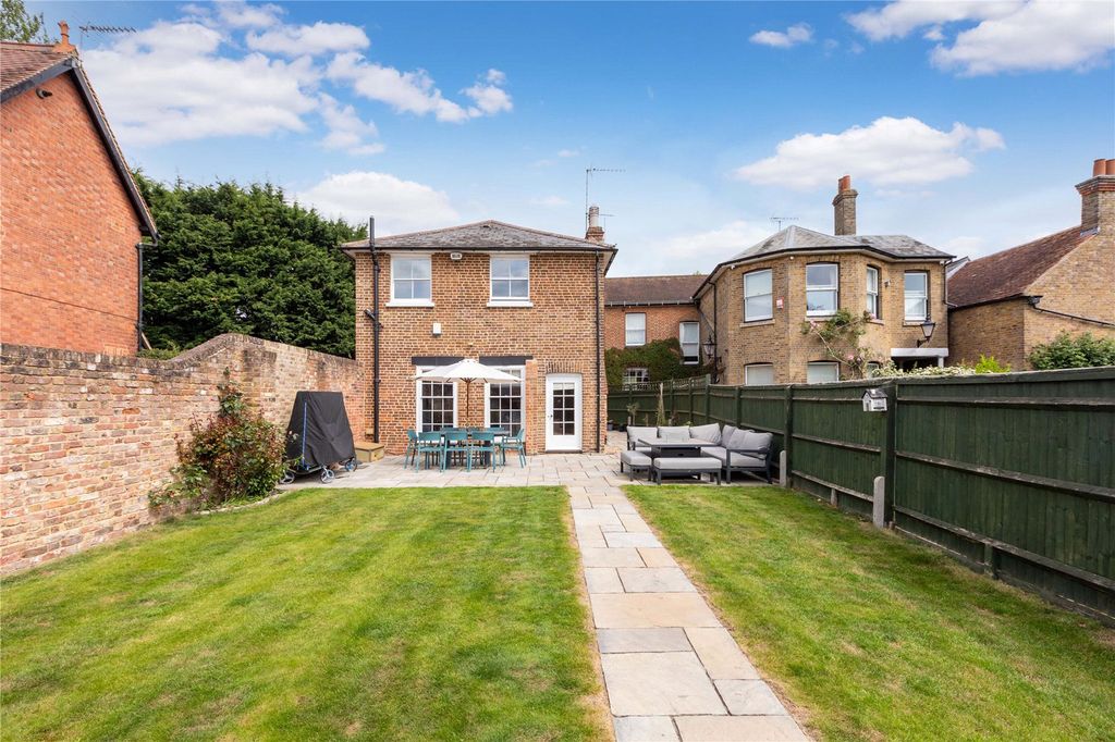 5 bed semi-detached house for saleBarley Mow Road, Englefield Green, Egham, Surrey TW20