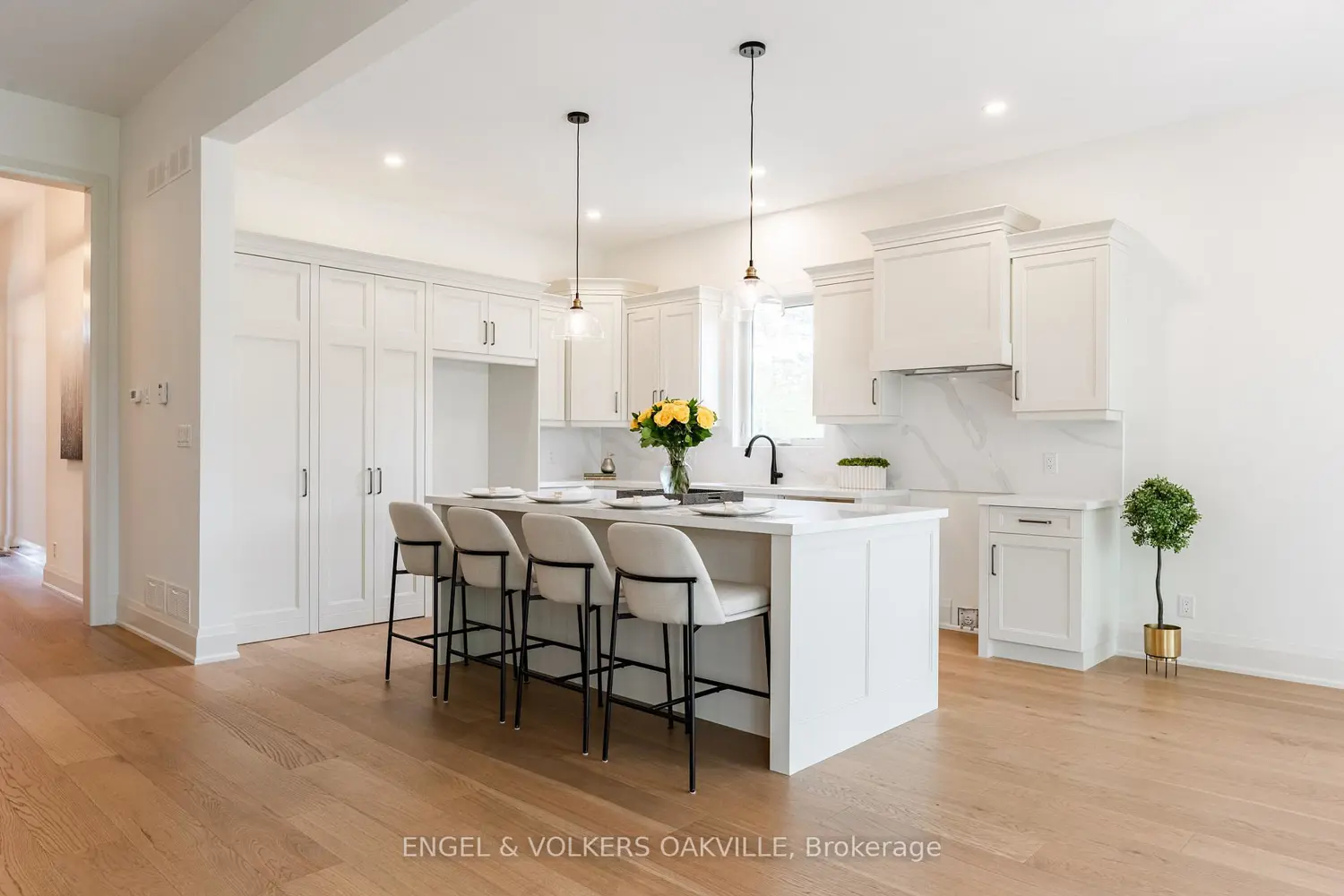 727 Warner Road photo 5