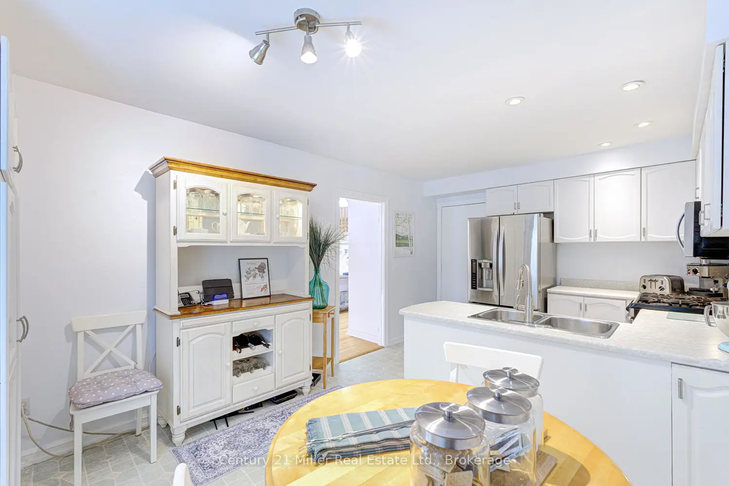 2256 Margot Street photo 5