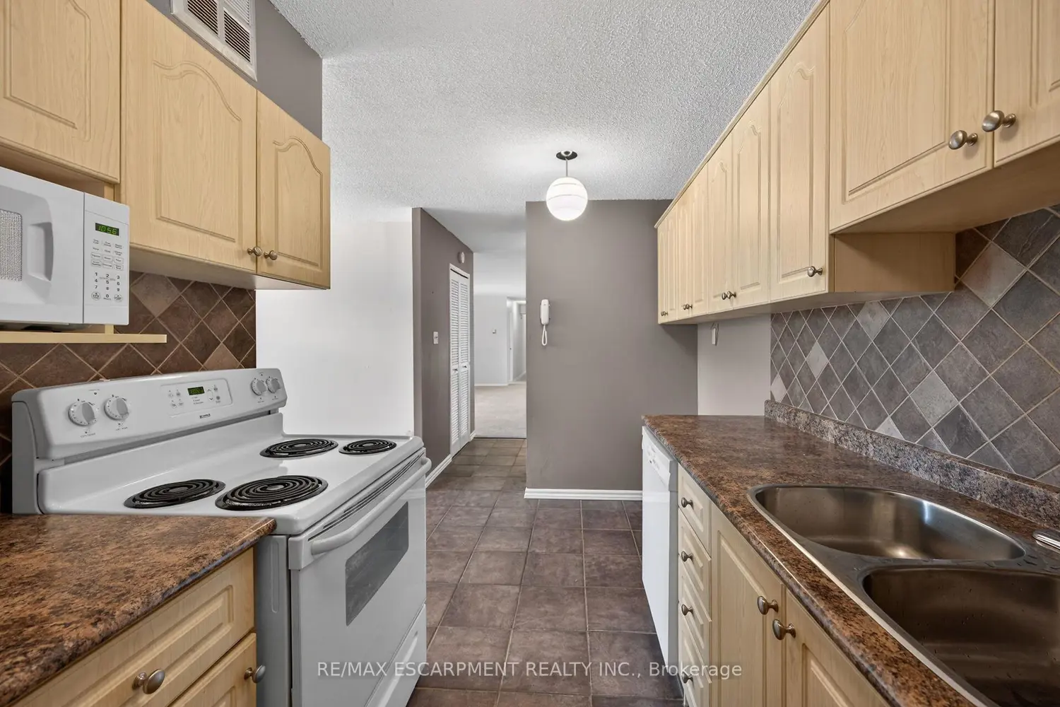 700 Dynes Road 101 photo 4