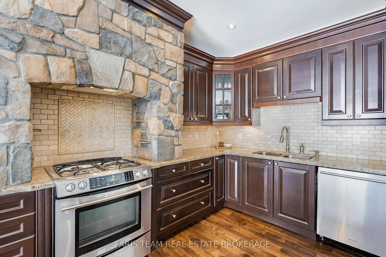 30 Fisher Drive photo 4