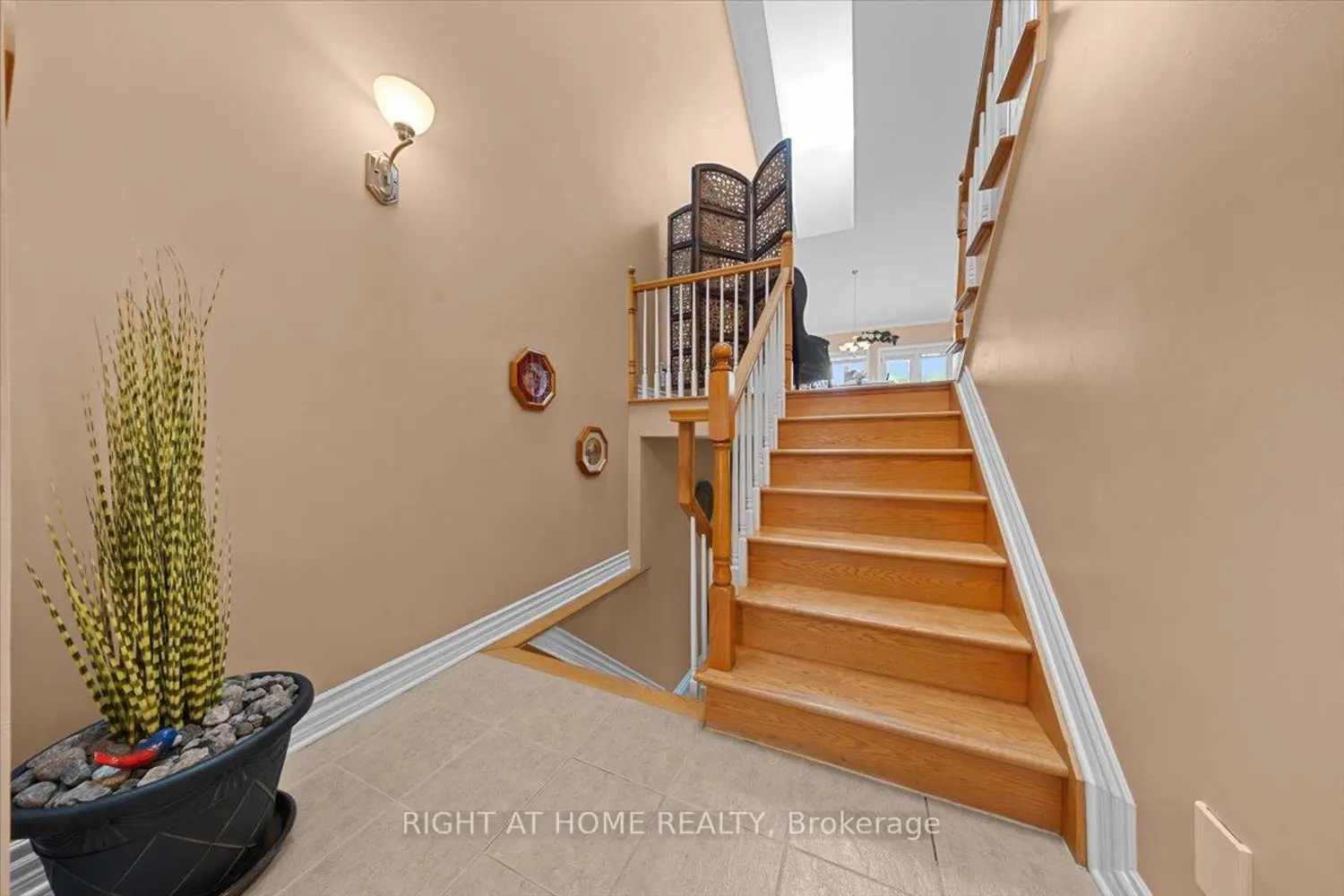 55 Callaway Court photo 2