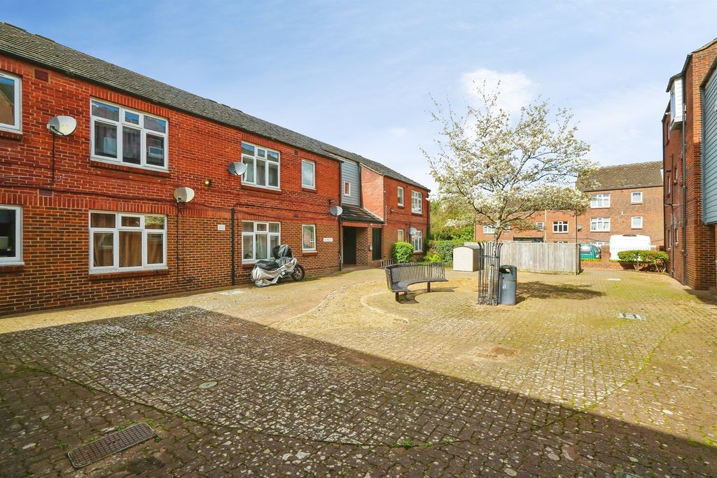 2 bed flat for saleKibble Close, Didcot OX11