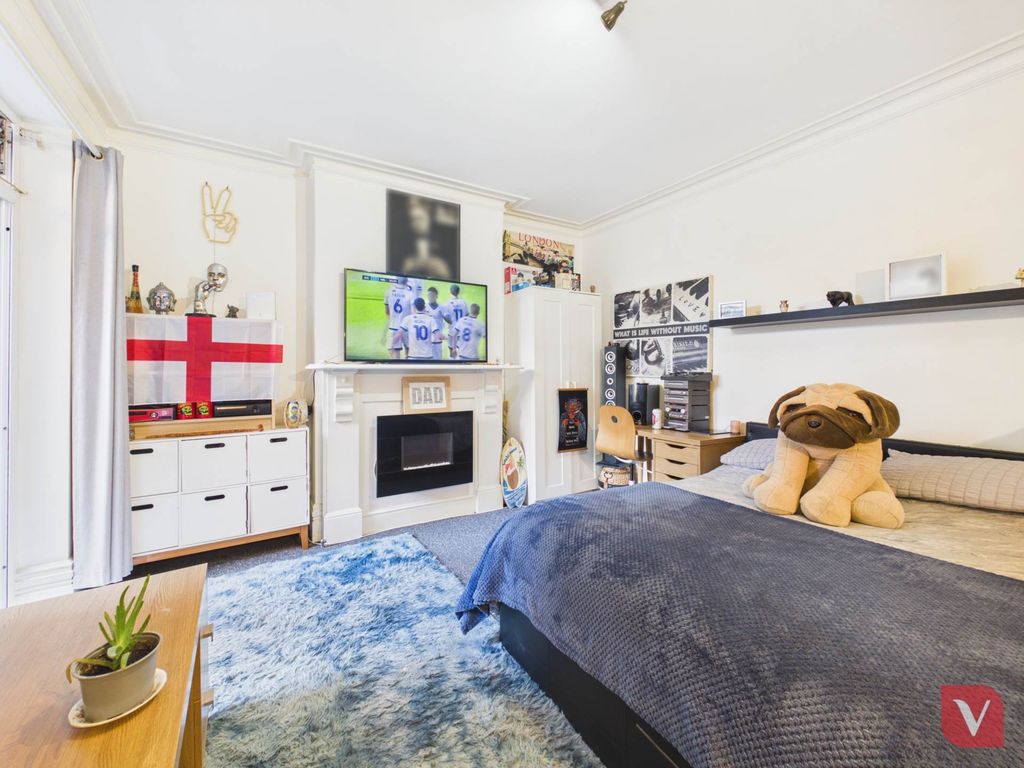 Additional image 6 of 8 bed detached house for saleHigh Street South, Dunstable LU6