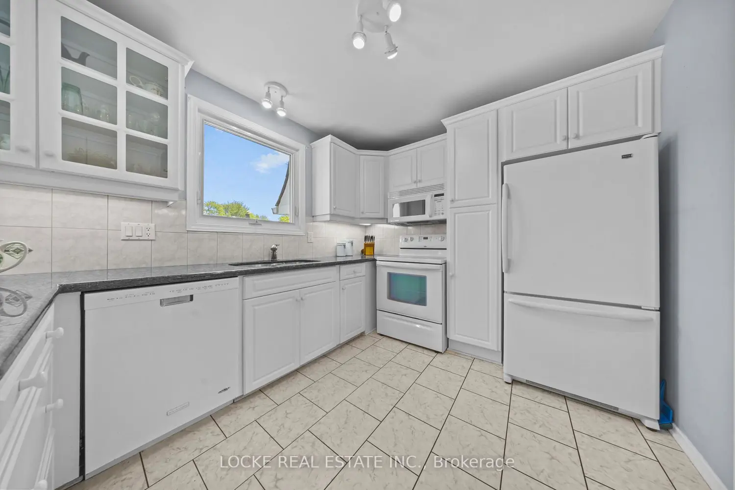 Additional image 3 of 33 Eastpark Drive