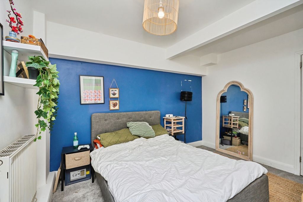 Additional image 6 of 2 bed flat for saleTennyson Road, Cowes, Isle Of Wight PO31