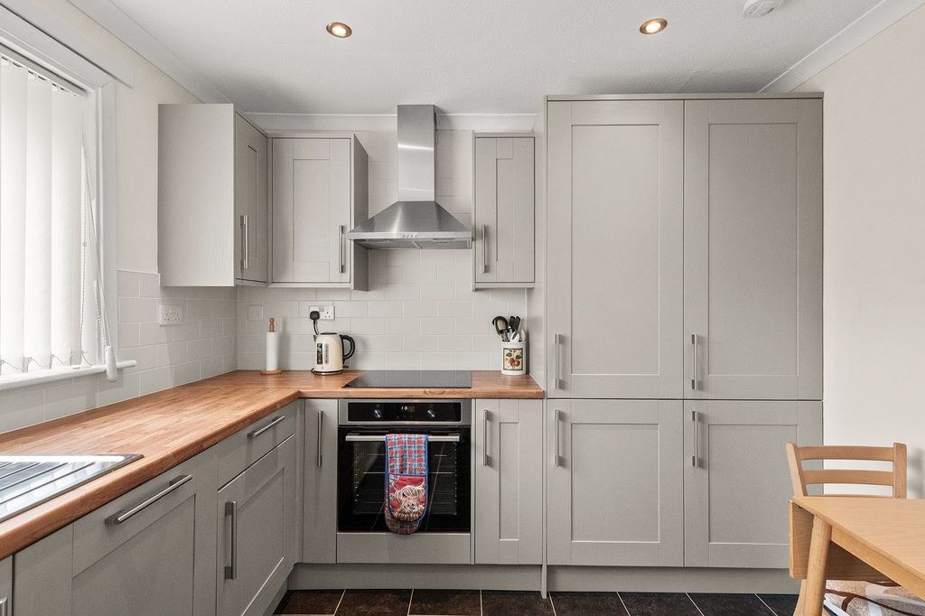 2 bed detached bungalow for saleLothian Crescent, Causewayhead FK9 photo 2