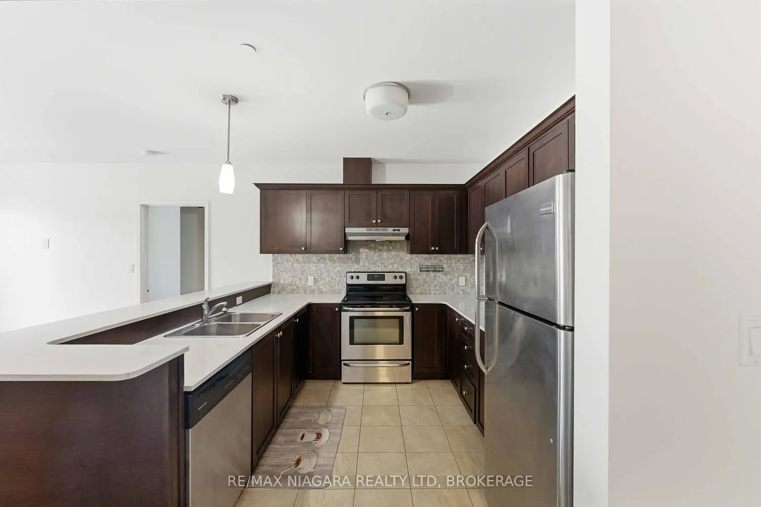 26 Wellington Street 404 photo 3
