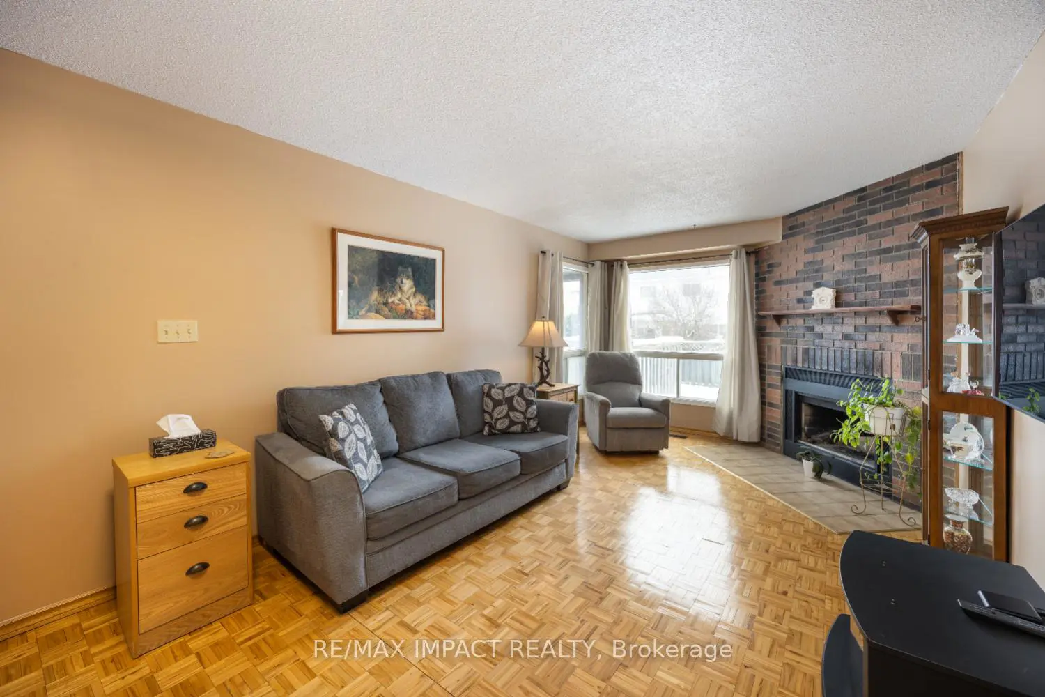 820 Bennett Crescent photo 5