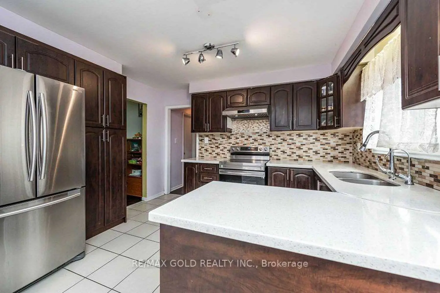 Additional image 4 of 3430 Chipley Crescent