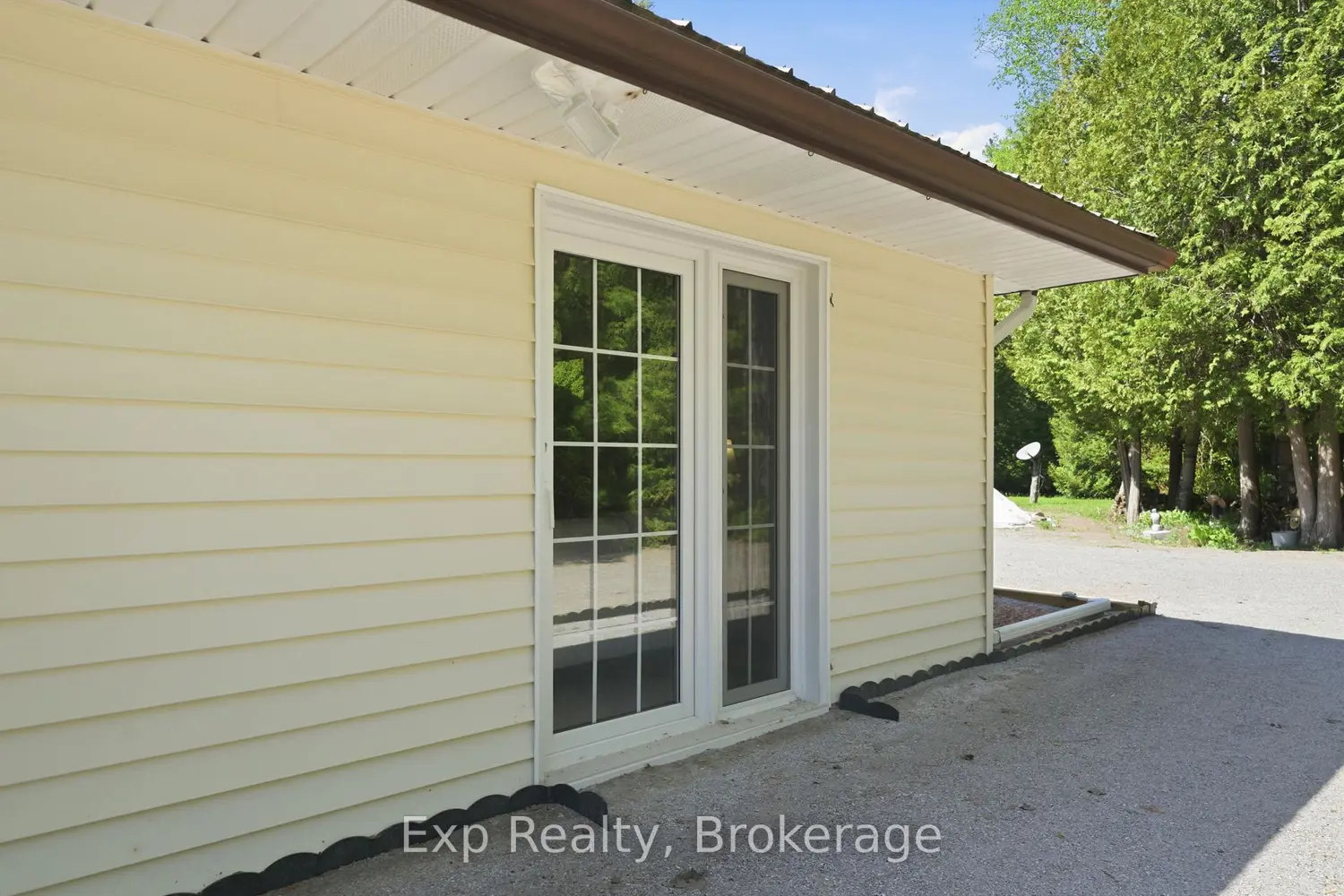 8227 Gilmour Road photo 3