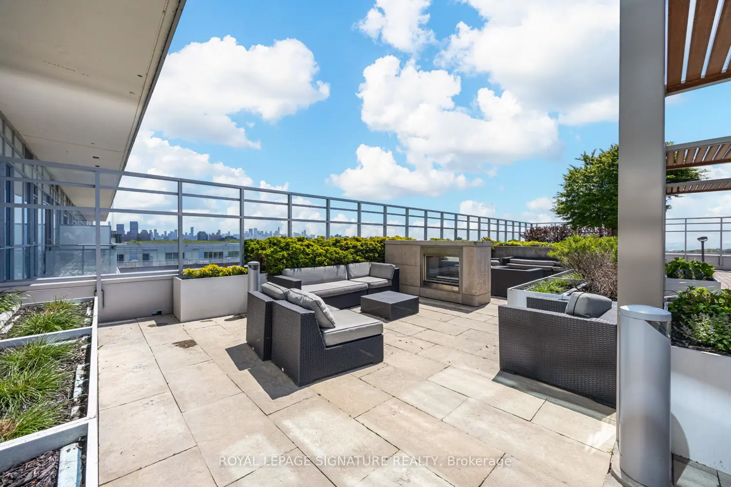 Additional image 17 of 1830 Bloor Street 920