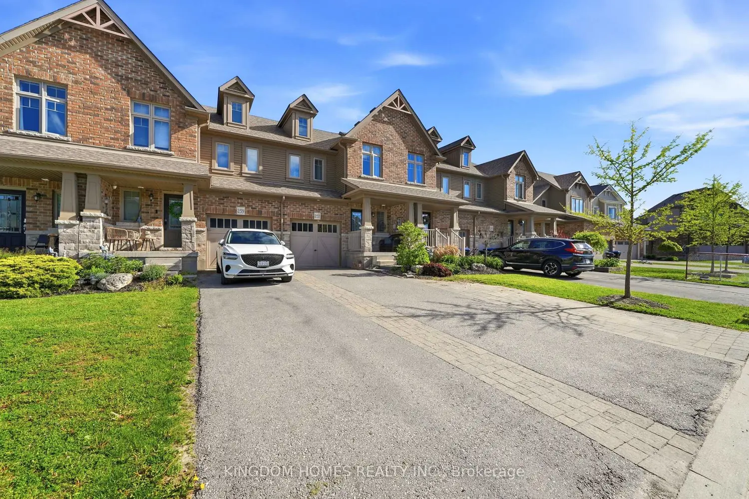 257 Hutchinson Drive photo 2