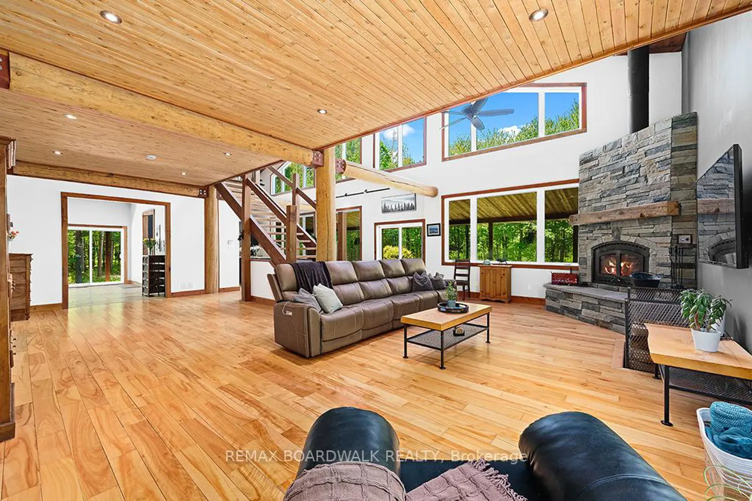 1439 Lacroix Road photo 5