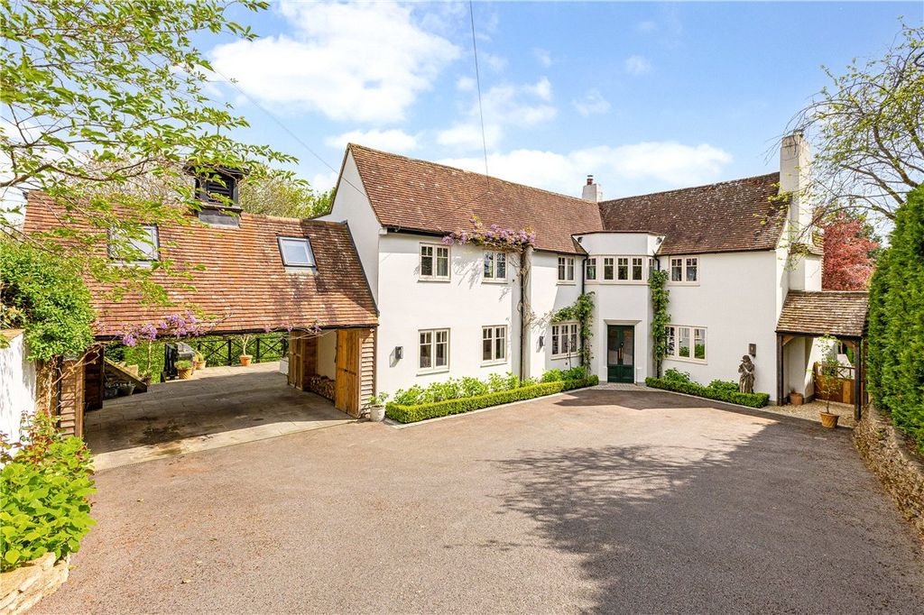 5 bed detached house for saleThe Fairway, Devizes, Wiltshire SN10 photo 4