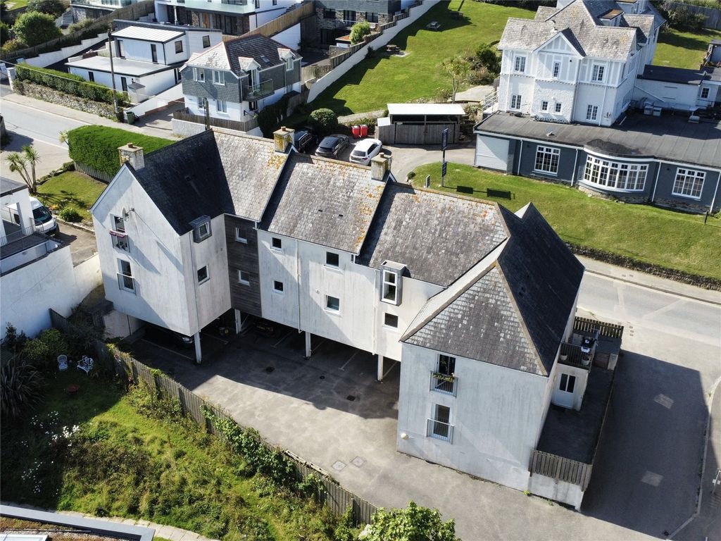 2 bed flat for salePolzeath, Polzeath, Cornwall PL27 photo 2
