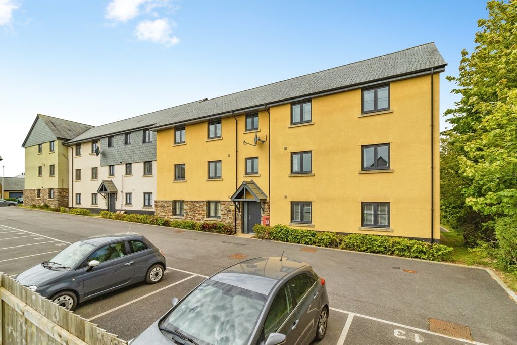 2 bed flat for saleBarton Way, Dartmouth, Devon TQ6