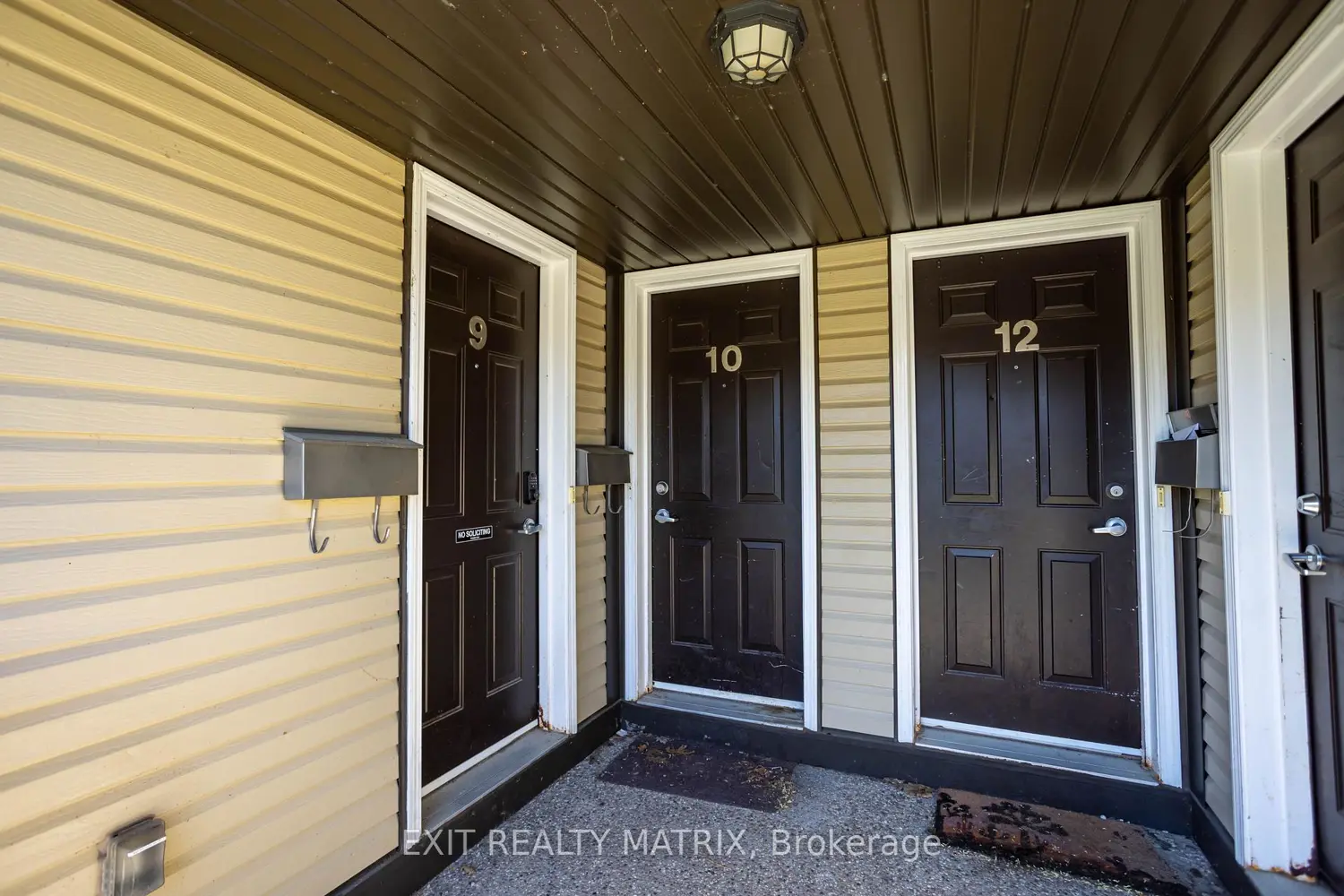 2224 Marble Crescent 9 photo 2