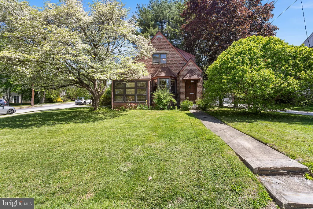 217 E Thomson Avenue, Springfield, PA 19064 photo 2