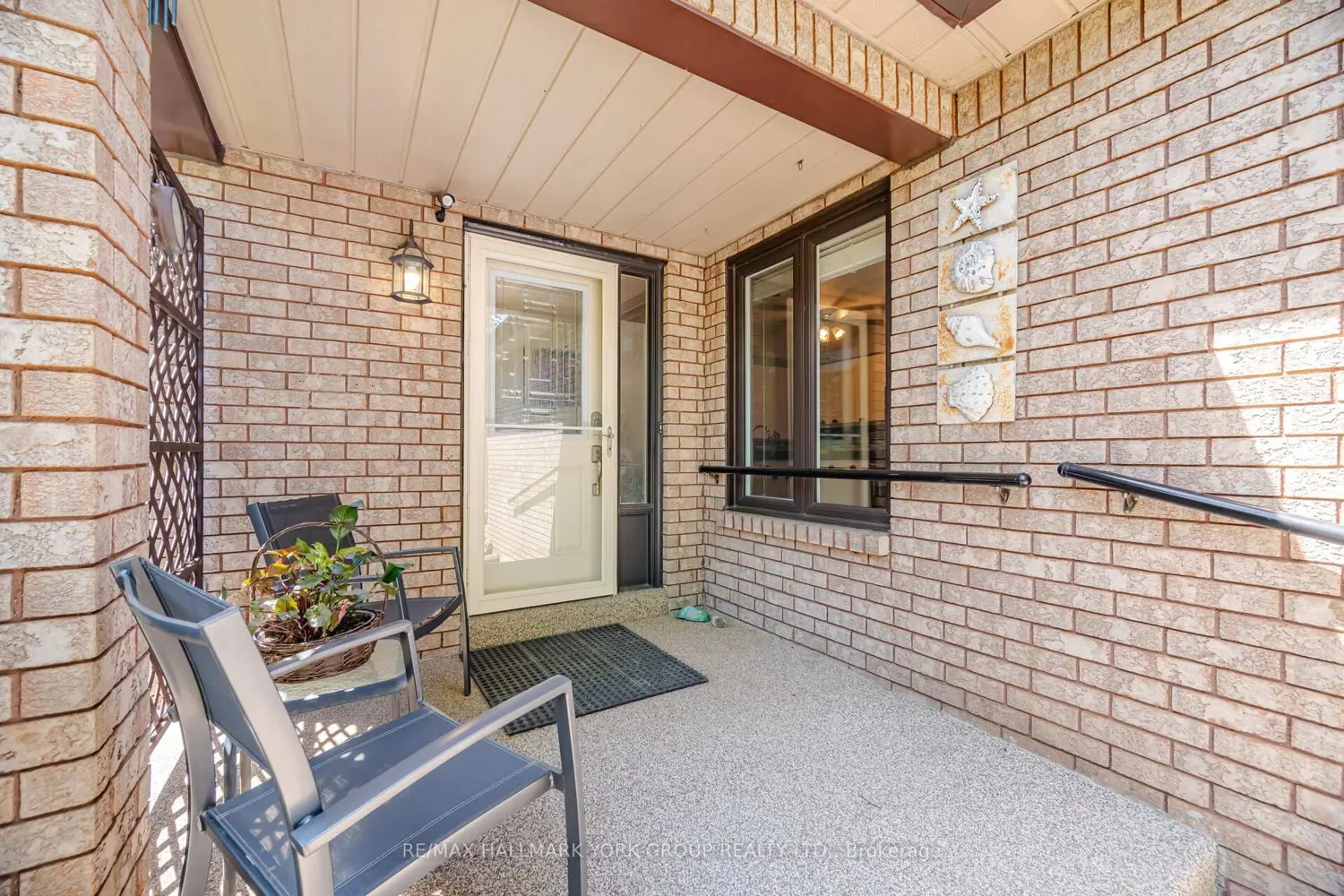 31 Parkette Drive 15 photo 3