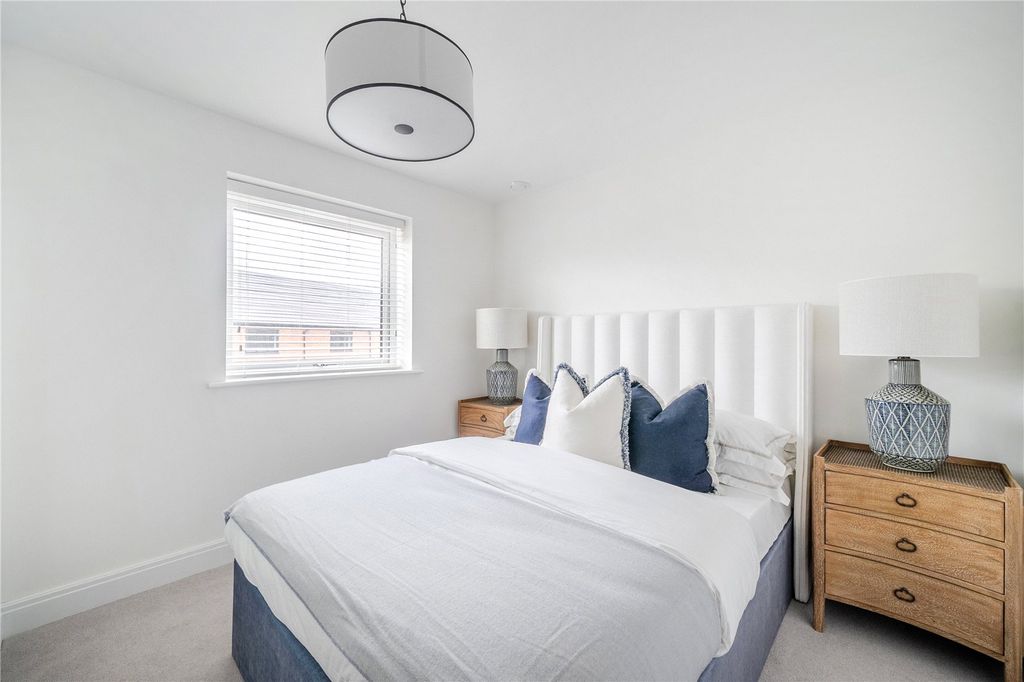 Additional image 8 of 2 bed flat for saleStapleton Close, Egham TW20