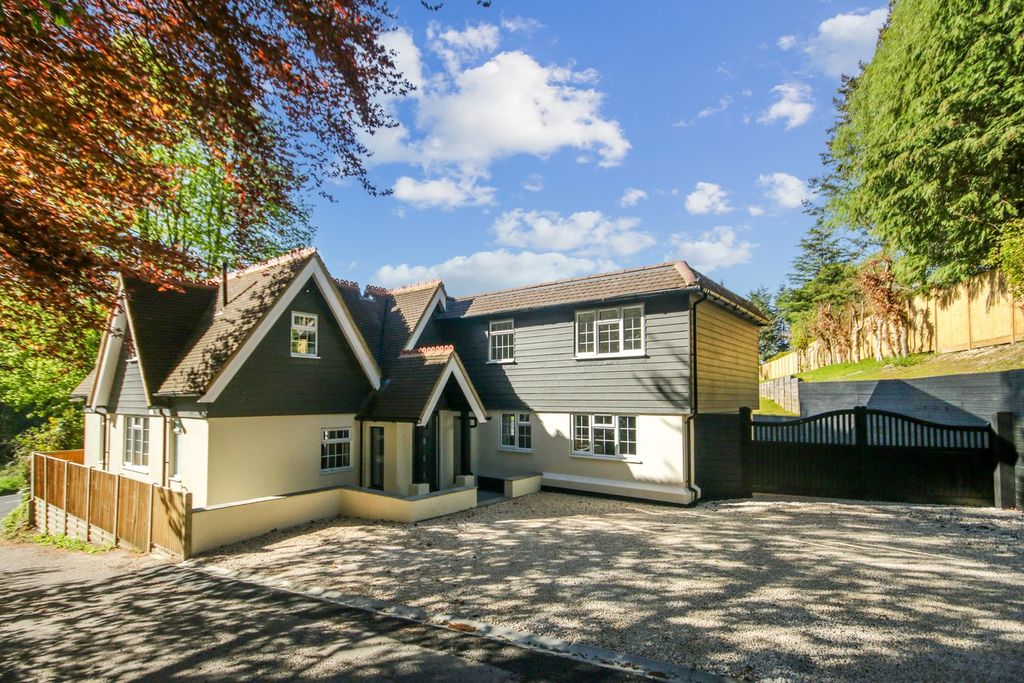 5 bed detached house for saleTurners Hill Road, East Grinstead RH19