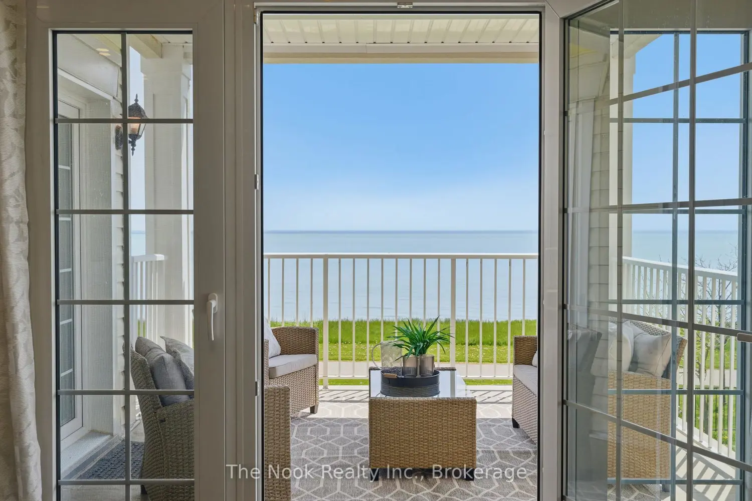 395 Lakebreeze Drive 201 photo 2