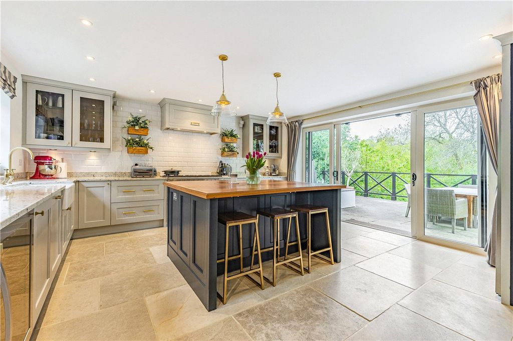 5 bed detached house for saleThe Fairway, Devizes, Wiltshire SN10 photo 2