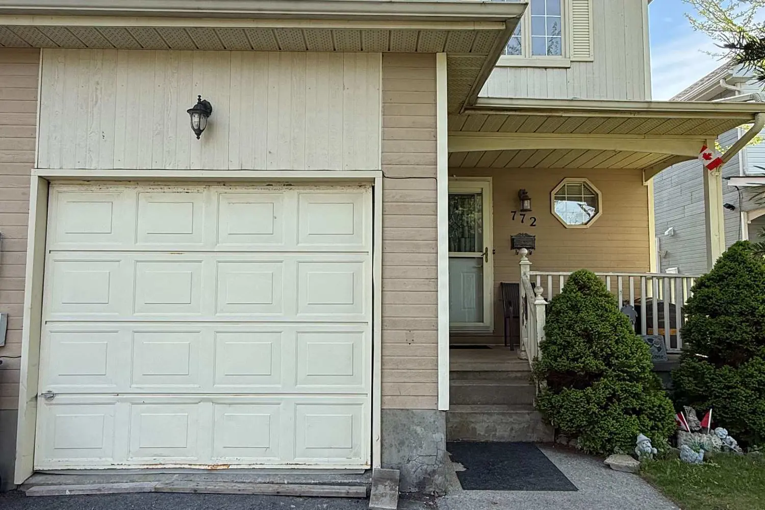 772 Littlestone Crescent photo 2