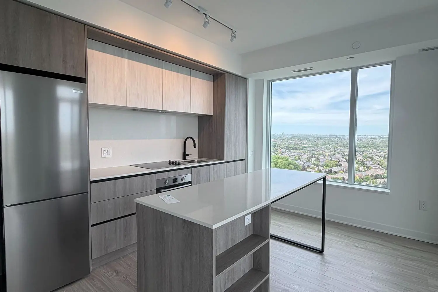 Additional image 3 of 2495 Eglinton Avenue 2411