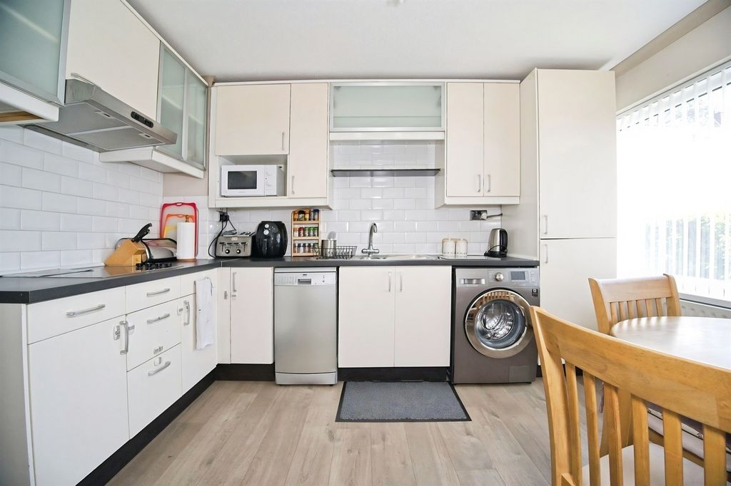 Additional image 2 of 2 bed flat for salePenlan Rise, Llandough, Penarth CF64