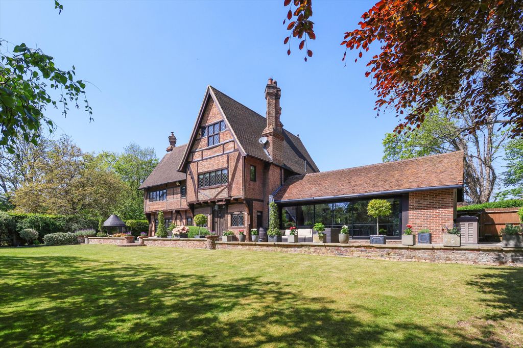 5 bed detached house for saleFyfield Close, Epsom, Surrey KT17