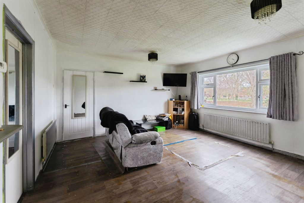 Additional image 2 of 3 bed flat for saleBamburgh Court, Ellesmere Port CH65