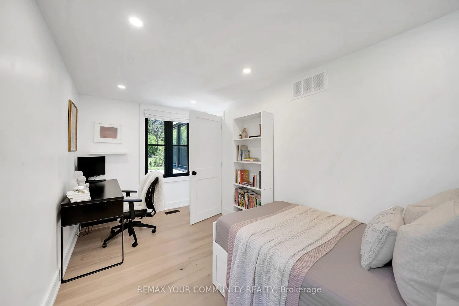 12768 Weston Road photo 2