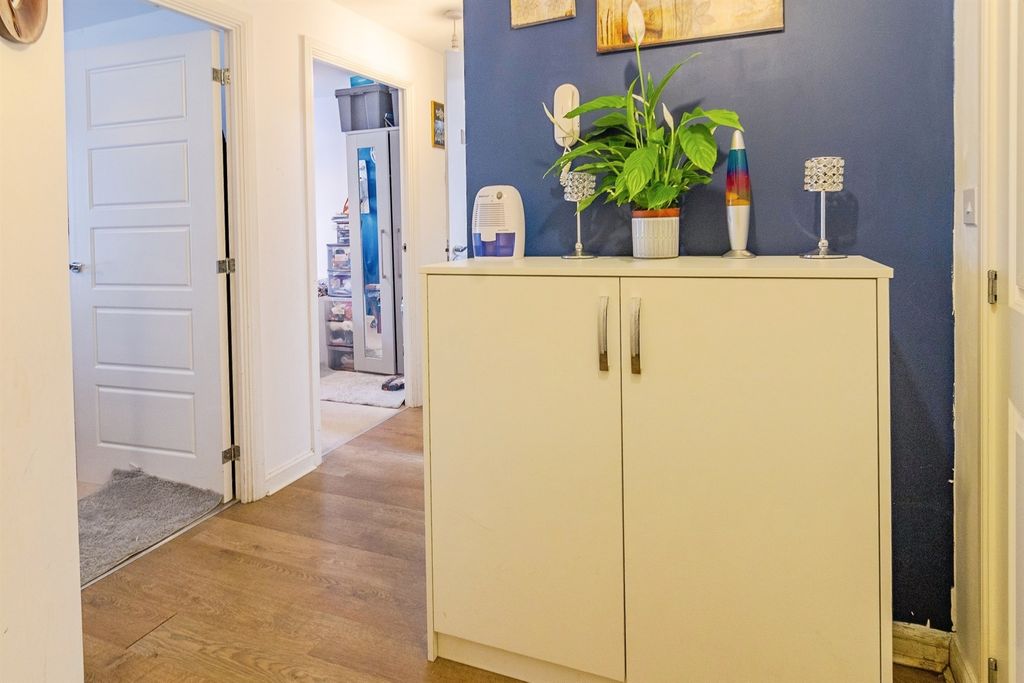 Additional image 10 of 2 bed flat for saleDesign Drive, Dunstable LU6