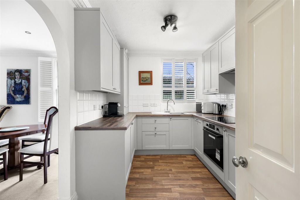 2 bed flat for saleBower Hill, Epping CM16 photo 5