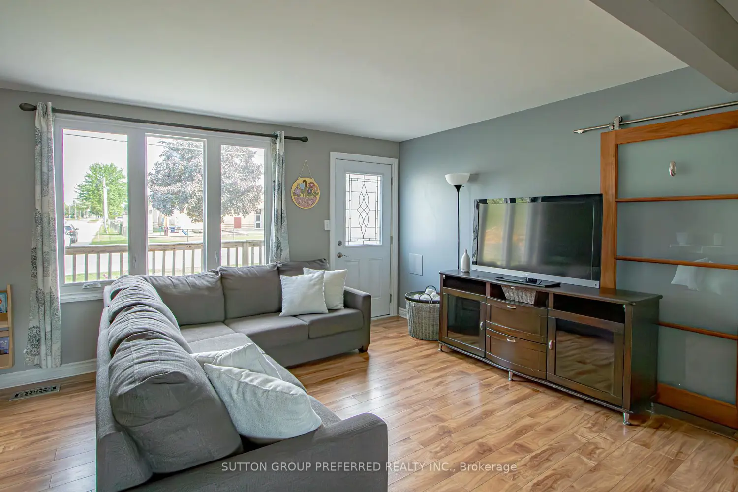 139 Keefer Street photo 3