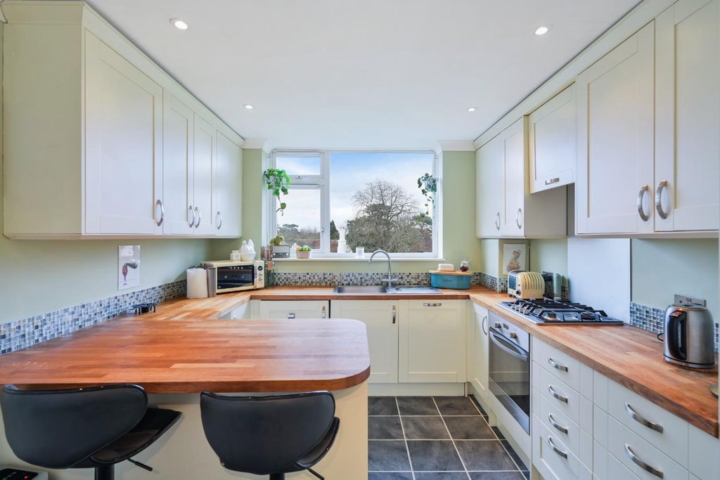 Additional image 4 of 3 bed flat for saleAvenue Road, Epsom KT18
