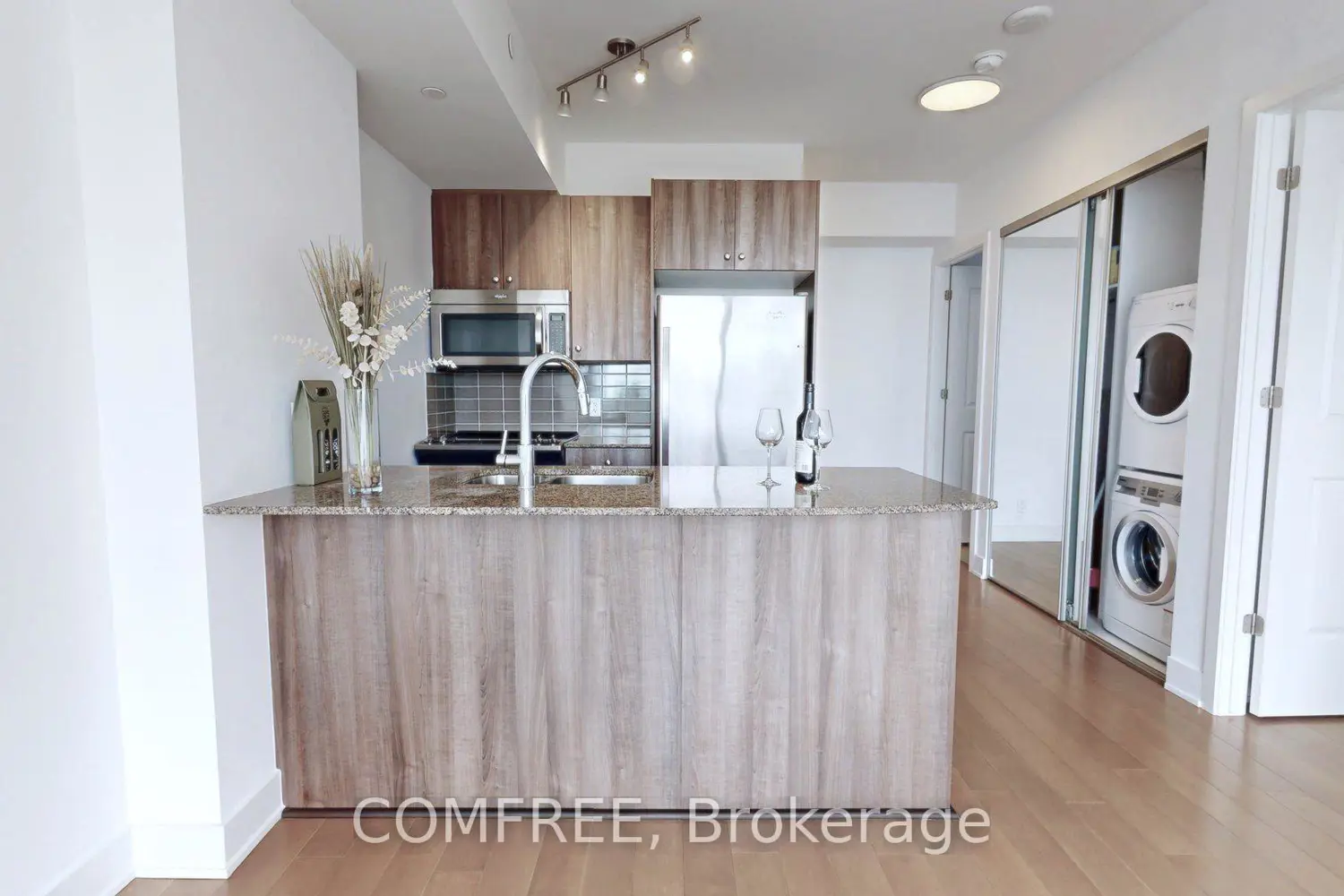 485 Richmond Road 606 photo 5