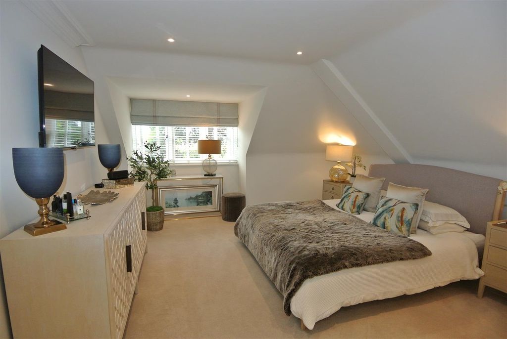 Additional image 15 of 4 bed property for saleNorthcroft Road, Englefield Green, Egham TW20