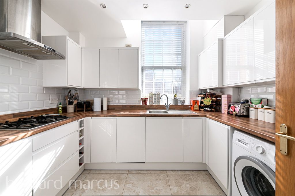 Additional image 3 of 2 bed flat for saleSandy Mead, Epsom KT19