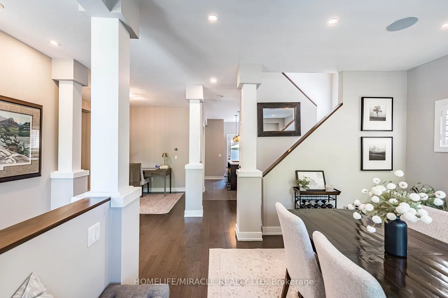 464 Ambleside Drive photo 2
