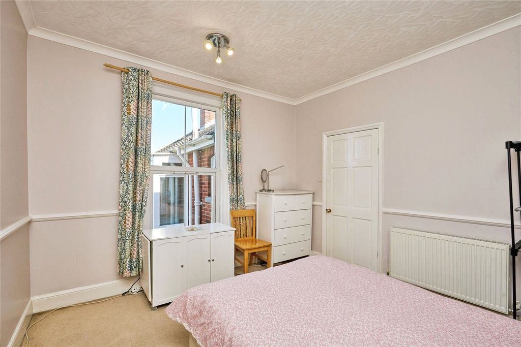 Additional image 13 of 2 bed maisonette for saleMill Hill Road, Cowes, Isle Of Wight PO31