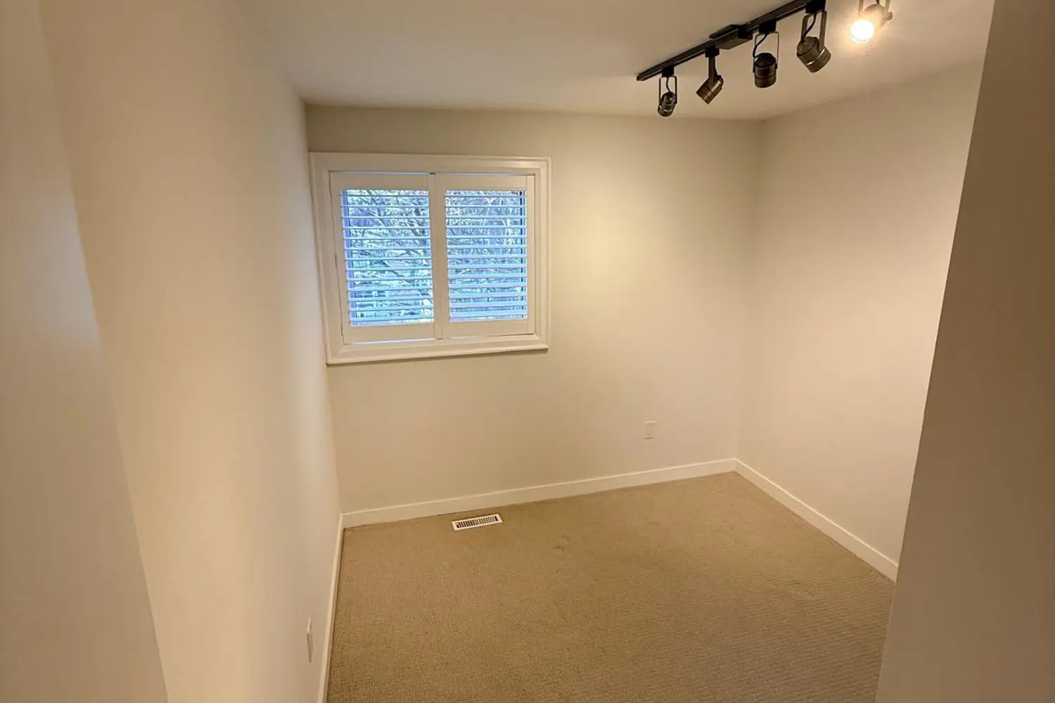 Additional image 3 of 177 Rusty Crestway 189