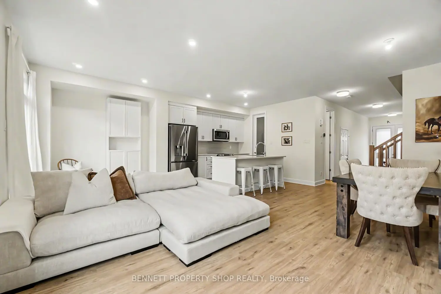 1047 Ventus Way photo 2